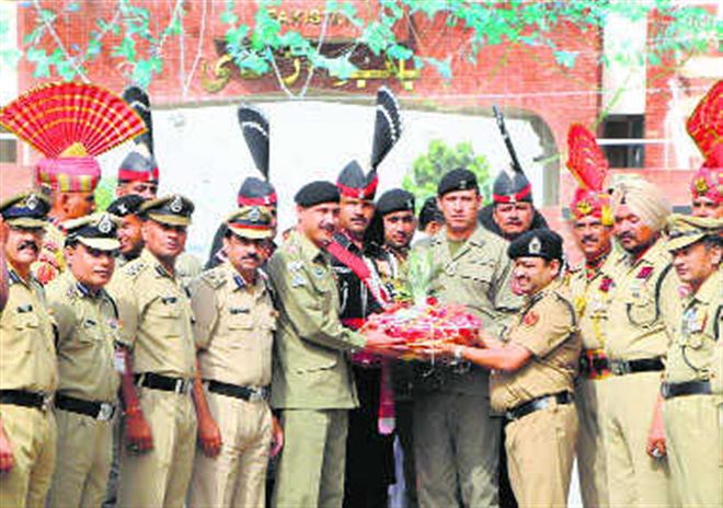 BSF offers sweets to Pak Rangers at Attari-Wagah border on I-day